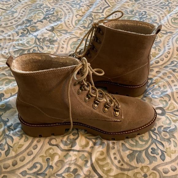 Brand new! Suede boots with Sherpa lining. Size 10 - Picture 4 of 6